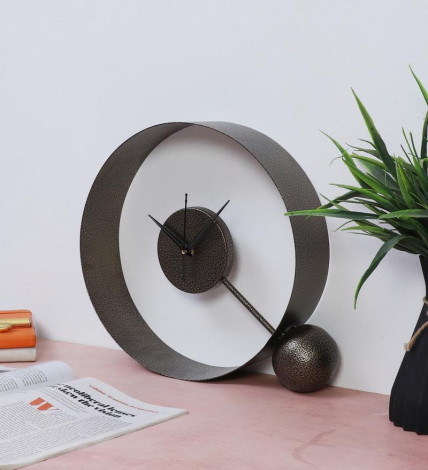 Silver Texture Round Ball Table Clock